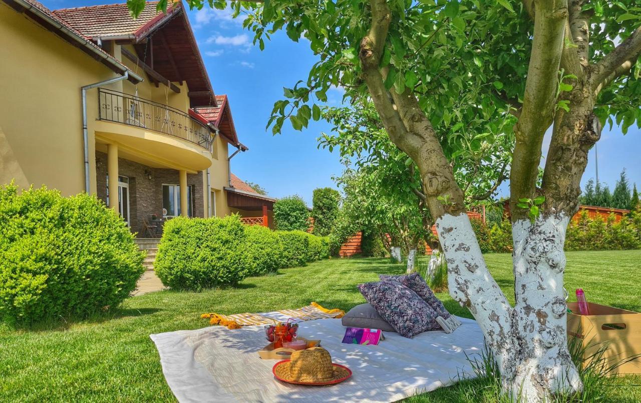 Orchard Villa Braşov Exteriör bild