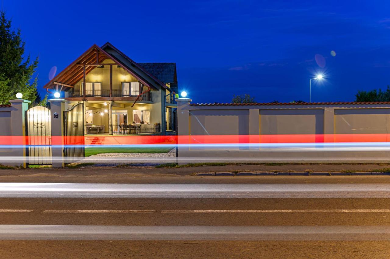 Orchard Villa Braşov Exteriör bild