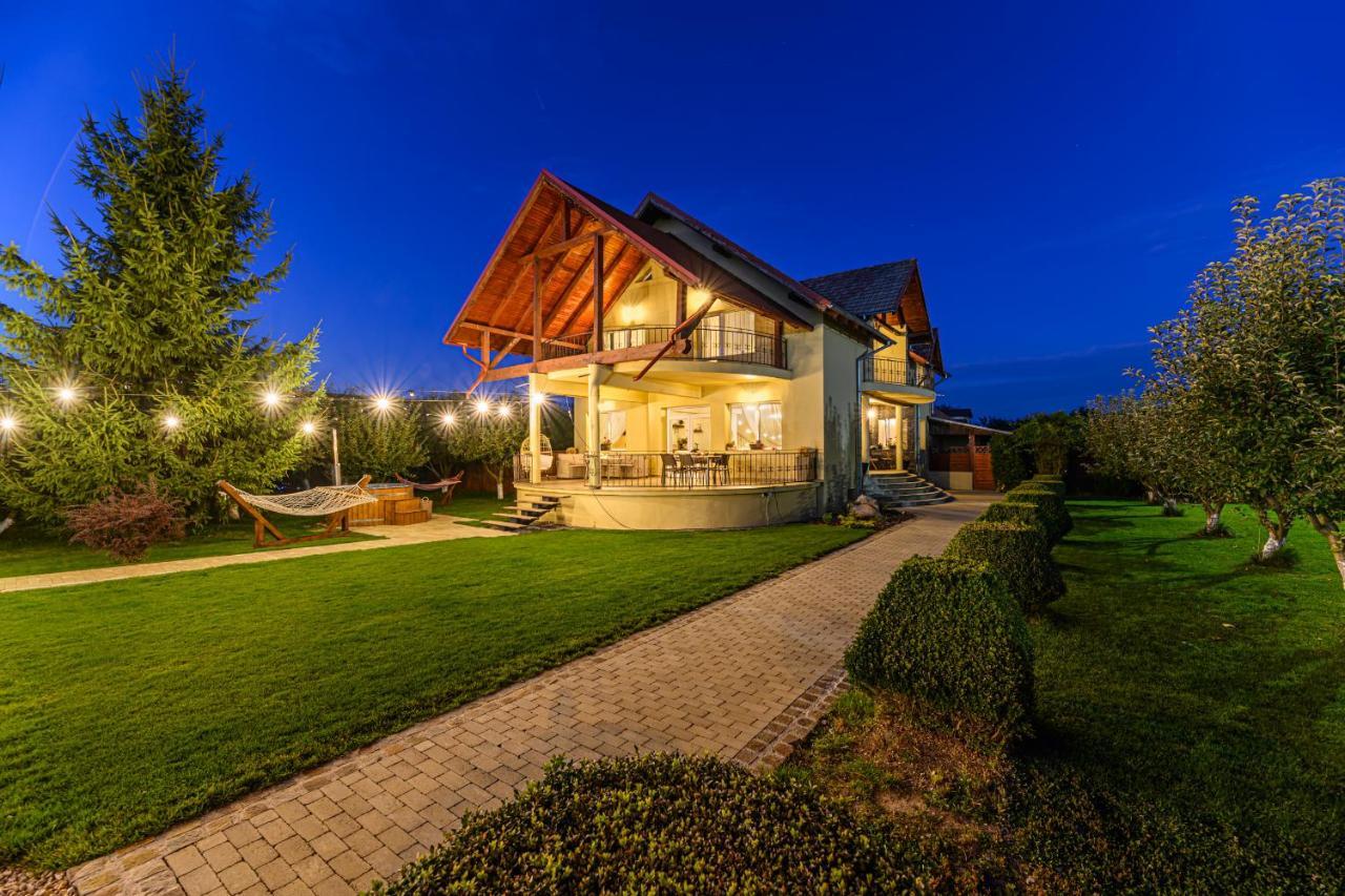 Orchard Villa Braşov Exteriör bild