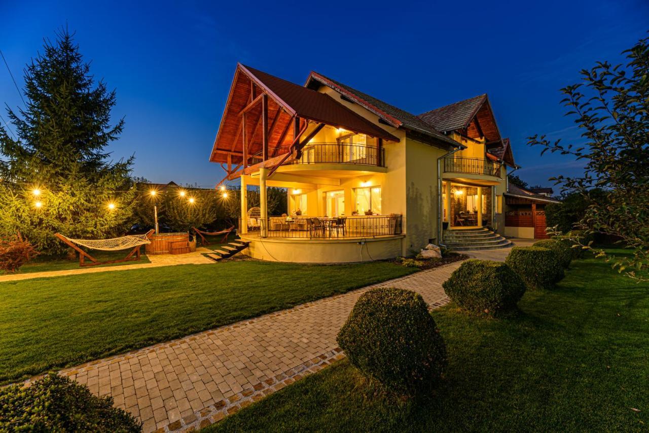 Orchard Villa Braşov Exteriör bild